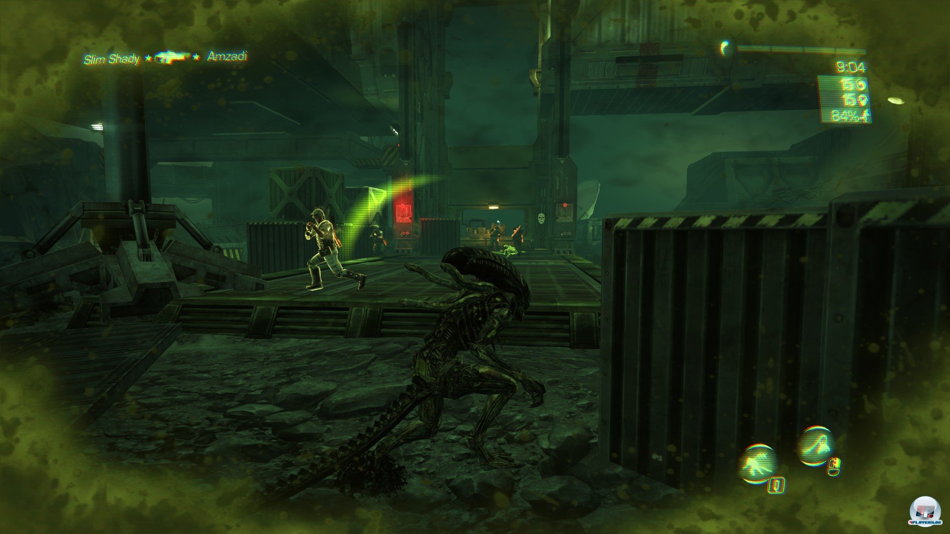 Aliens sind nur im Multiplayer spielbar und werden im Gegensatz zum Marine aus der Schulterperspektive gesteuert. Außerdem gibt's einen aufrüstbaren Wärmeblick durch Wände (Screenshot aus der PC-Version).