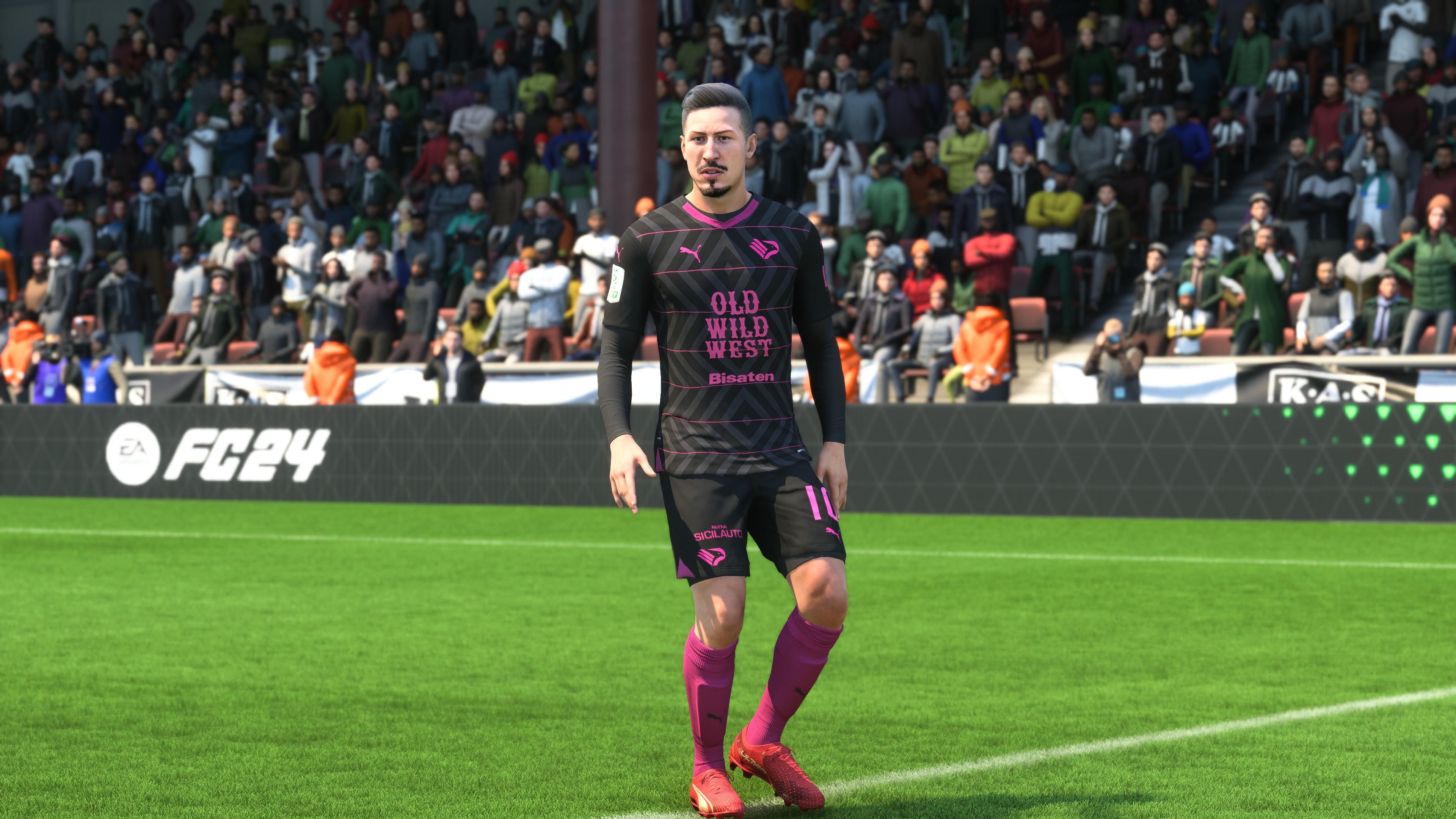 Der italienische Zweitligaklub FC Palermo spielt traditionell in Rosa. Das schwarze Auswärtstrikot ist mit einem dezenten Rautenmuster versehen; im Gegensatz dazu stehen die schmalen Streifen und der Aufdruck in knalligem Pink.