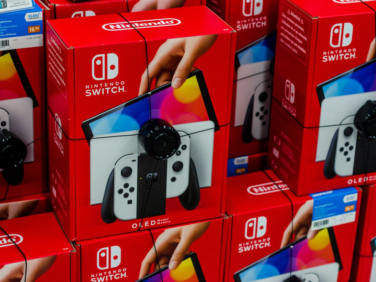 Bild von Nintendo Switch Konsolen in Laden