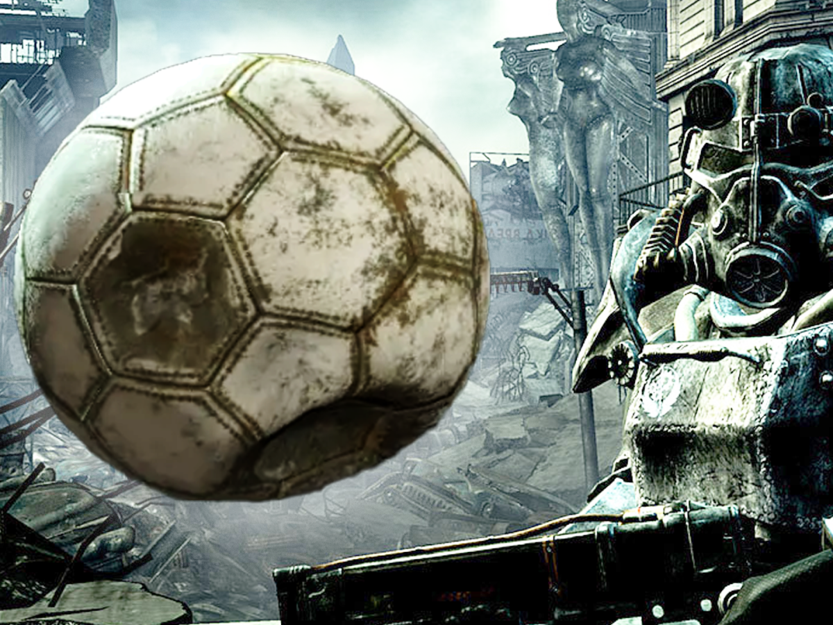 Ein Fußball neben einem Mitglied der Stählernen Bruderschaft aus den Fallout-Spielen, gekleidet im Power-Anzug.