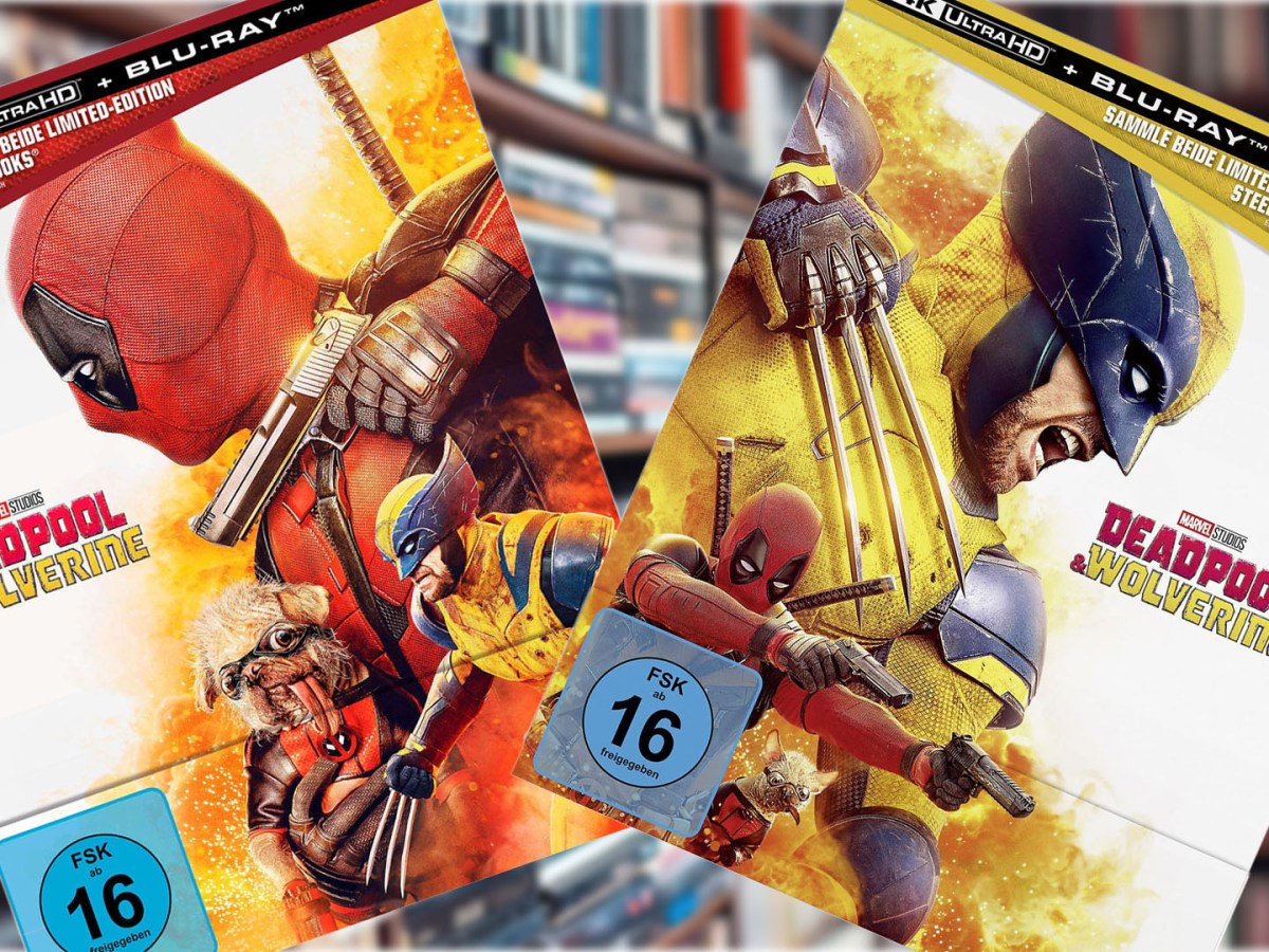 Blu-Ray-Cover von Deadpool & Wolverine im Vordergrund, im Hintergrund ist ein Filmregal verschwommen zu erkennen.