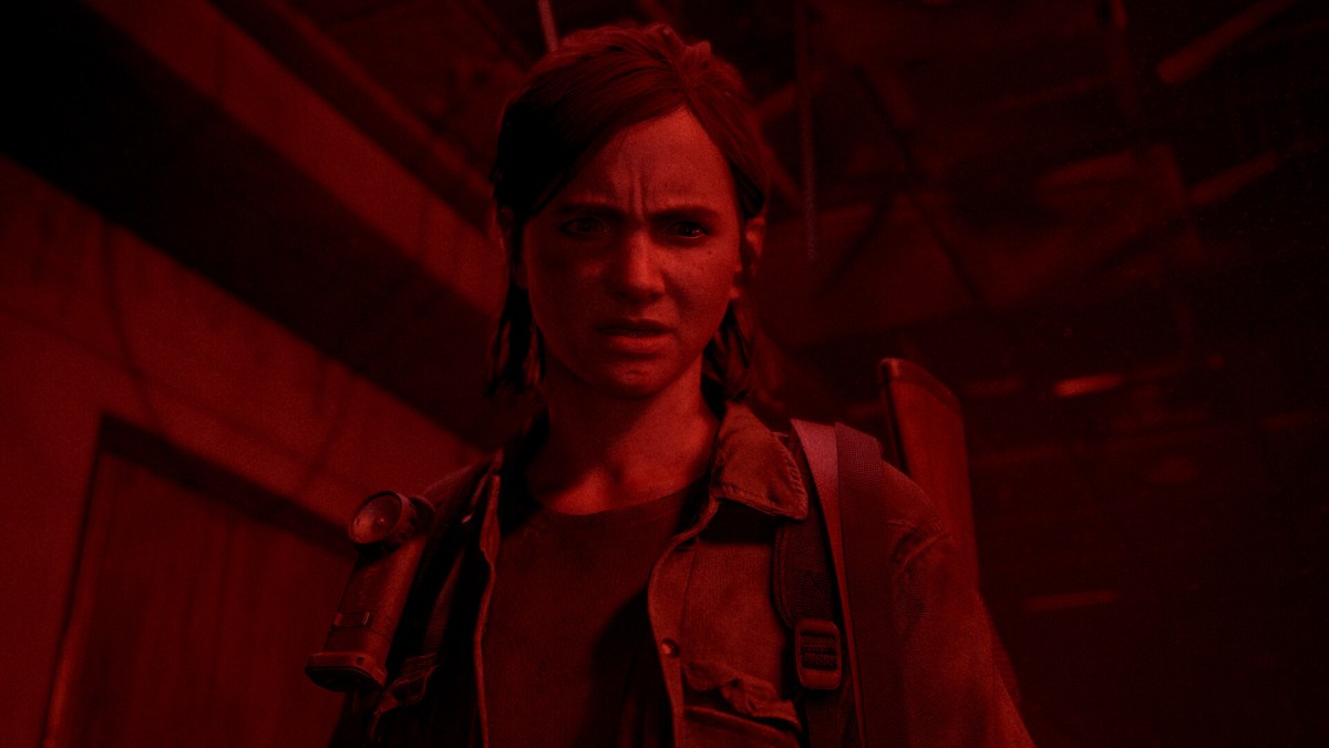 Screenshot aus The Last of Us Part 2, mit Ellie im rÃ¶tlichen Licht.